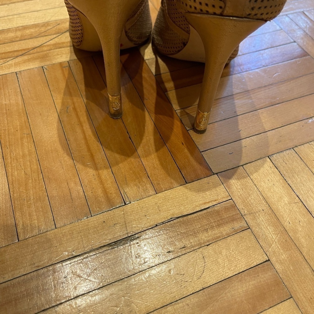 Guess golden shoes​​​​​​​​​​​​​​ - Picture 9 of 10